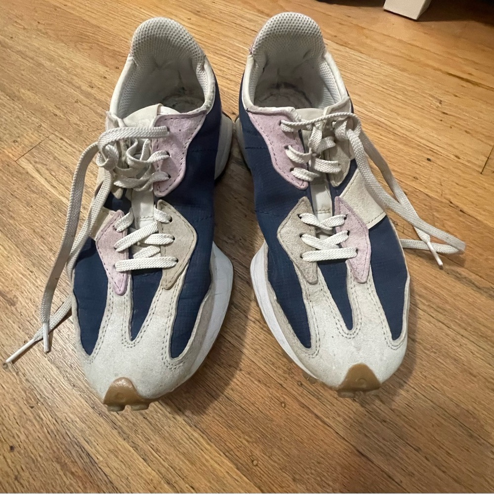 New Balance 327 women athletic Shoes. 7.5